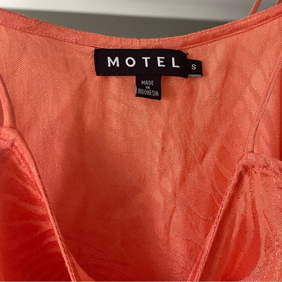 MOTEL DATISTA MINI DRESS SATIN ZEBRA CANTALOUPE - Picture 5 of 5